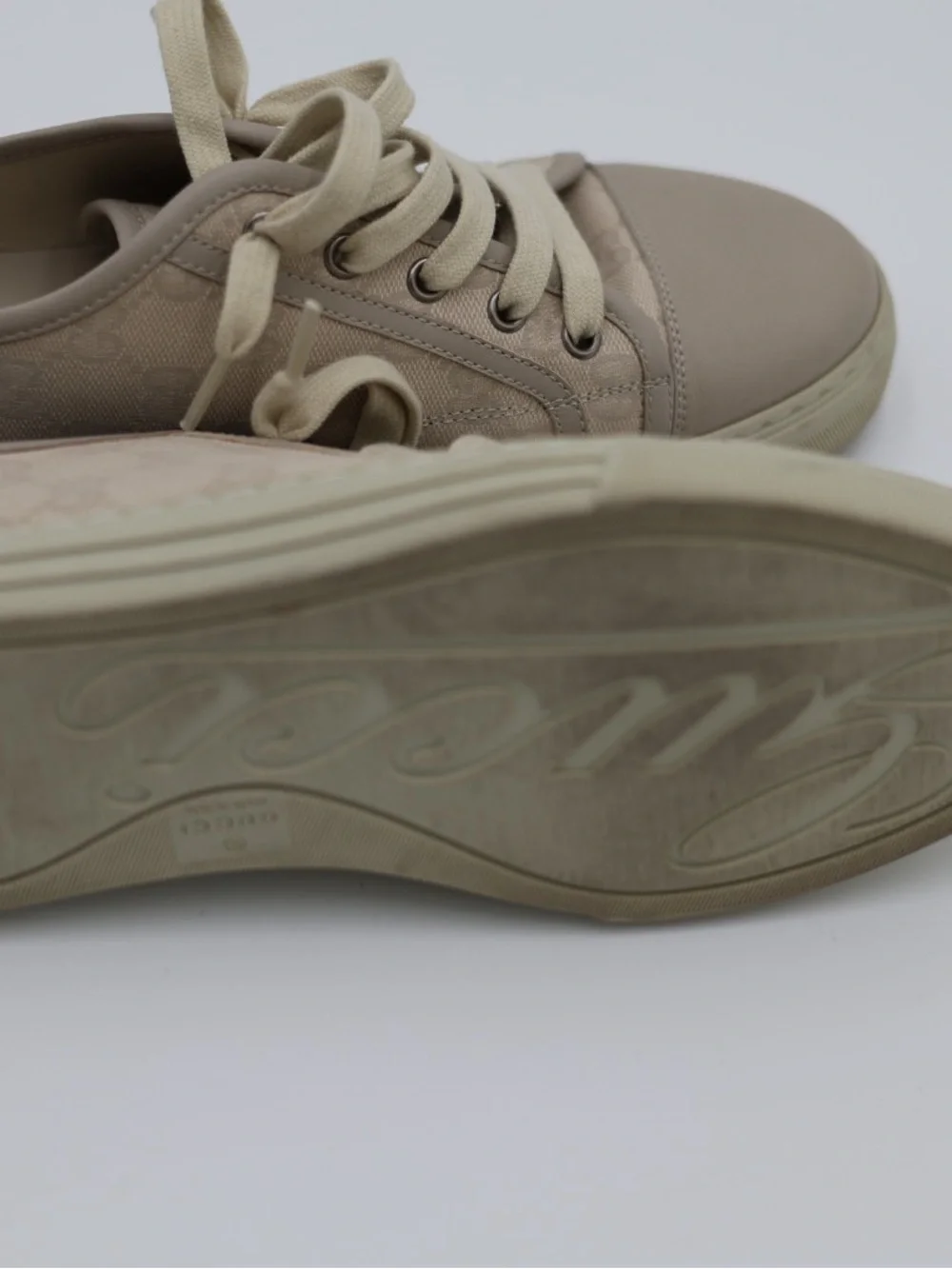 Gucci Beige/Taupe Low-Top Sneakers